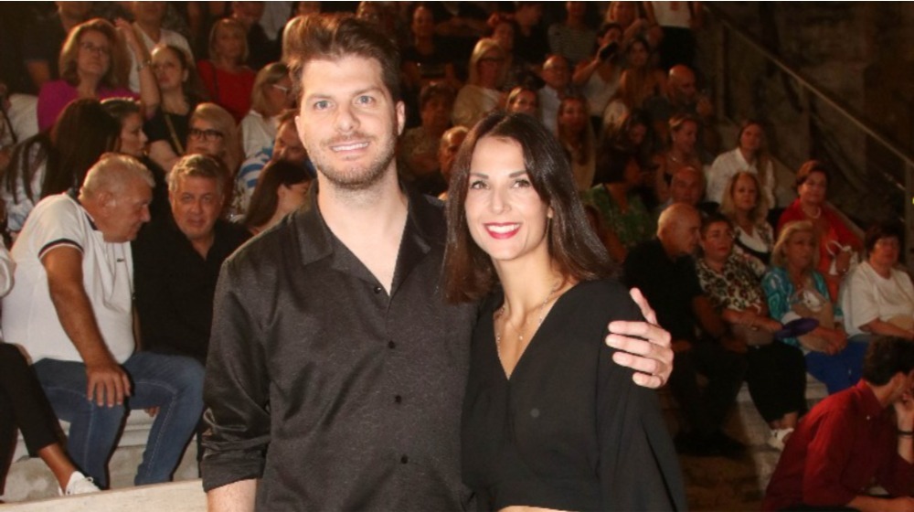 Γιώρκας για πρώτη γνωριμία με τη σύζυγό του: «Mε το που την βλέπω την πιάνω από το λαιμό και της λέω...» [βίντεο]